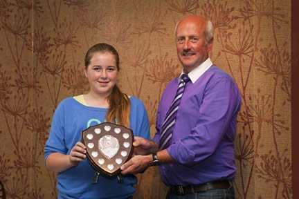 The Walkinshaw Trophy for the best points in the under 16yrs category went to Lizzie Harding from England. She received her award from Nigel Glasgow, chairman, NI Simmental Cattle Breeders' Club.