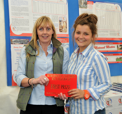 Hannah Wood receives 1st Prize for Individual Junior presented by Sponsor Stephanie Denny of Farmers Guardian