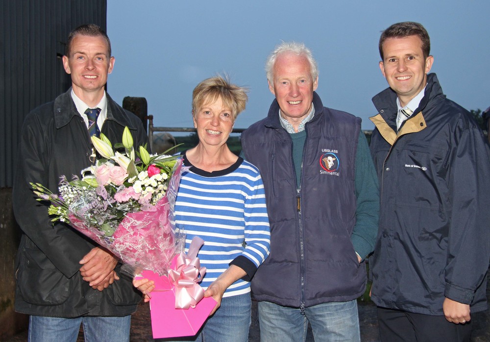  Hosts Leslie and Iris Weatherup, Lisglass Herd, Ballyclare, recieve a token of appreciation from NI Simmental Club chairman Richard Rodgers; and sponsor William Thompson, Bank of Ireland. 