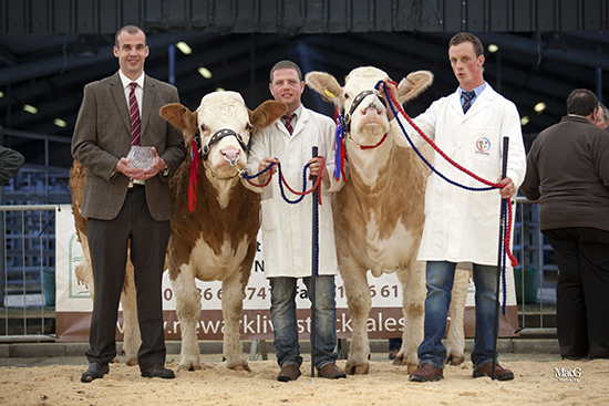 Judge Simon Key with Champion and reserve Champion exhibited by Ashley Mcinnes and Craig Hollingsworth